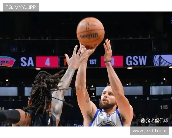 库里虽因伤缺阵但热情与小球迷互动合影展现亲和力